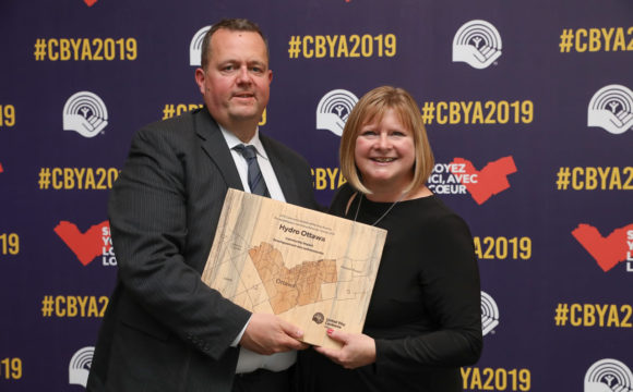 A photo of Hydro Ottawa accepting their Community Builder Award.